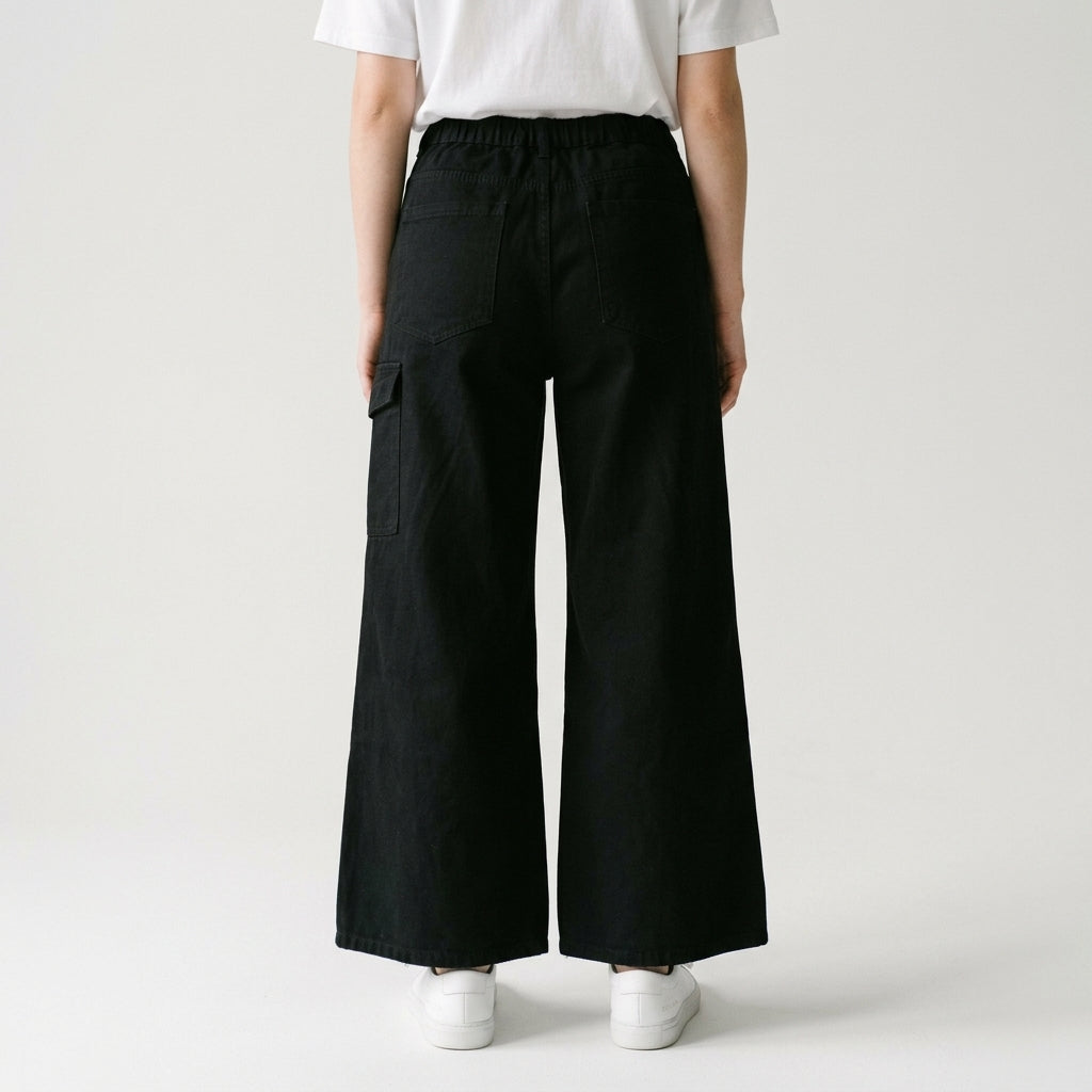 Women Wide Leg Jeans 23099 in Black, back view